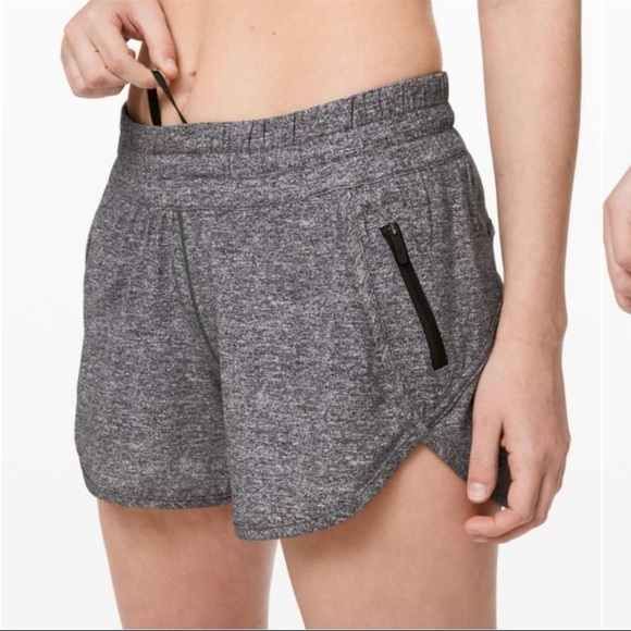 LULULEMON Women’s Tracker Short 4” Heather Lux Multi Black LINED Size 6 - Picture 3 of 7